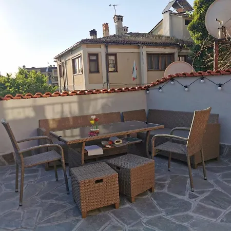 Old Town House: Traditional In Historic District 2*